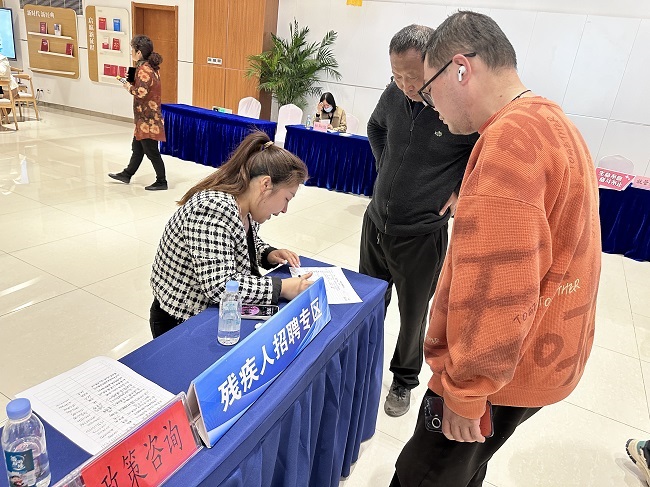 招聘会2.jpg