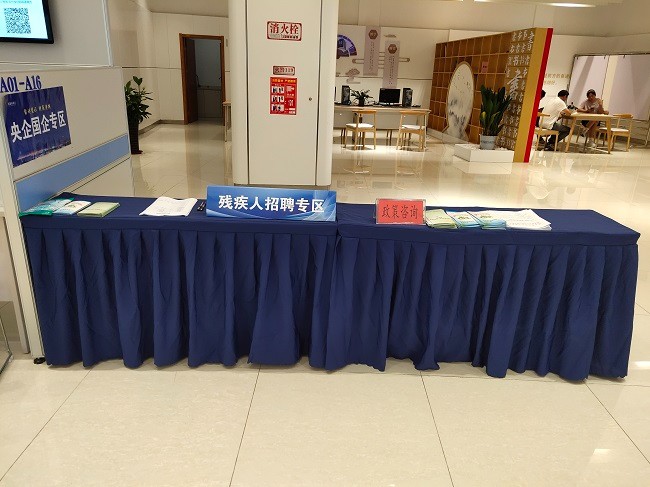 招聘会照片2.jpg